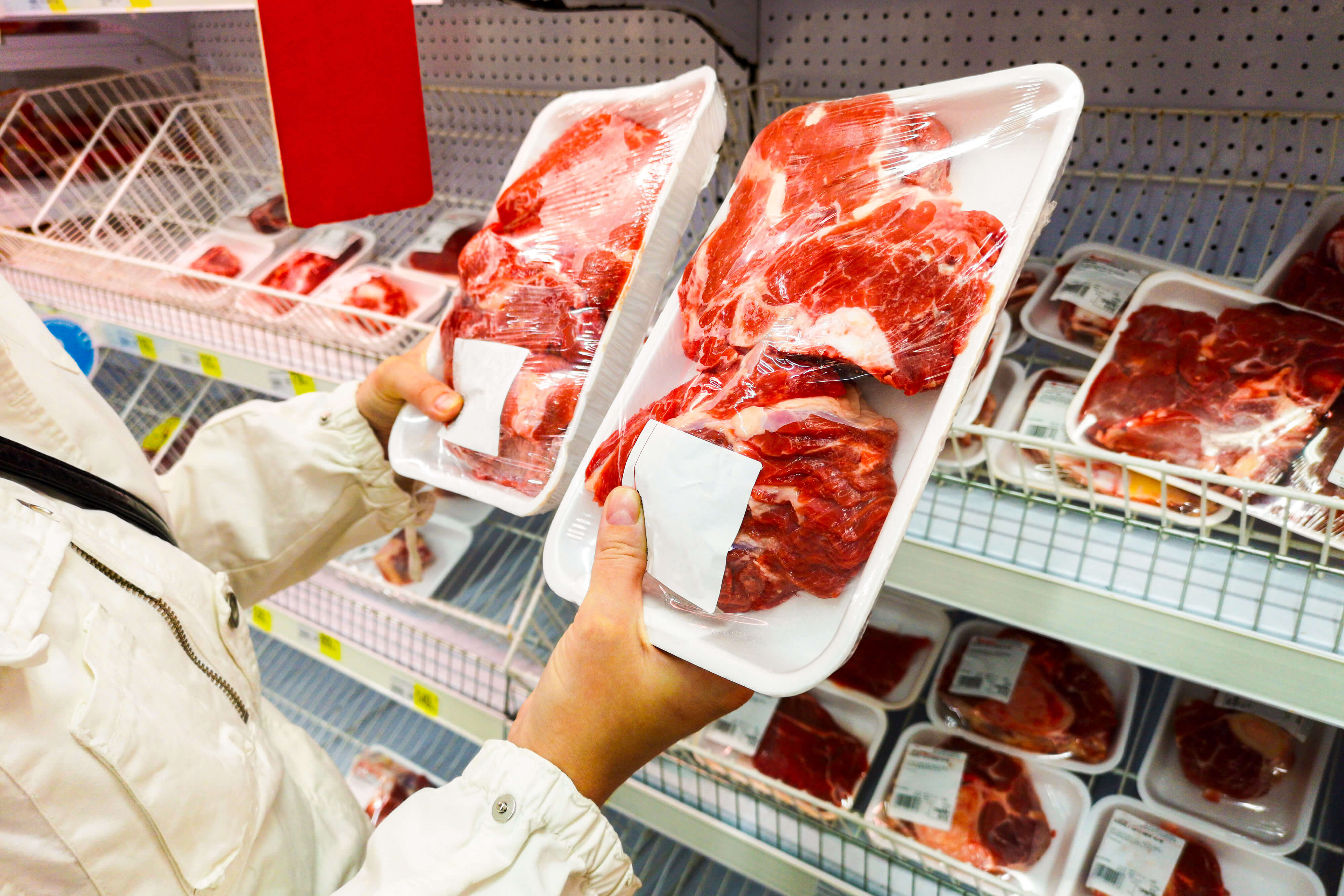 Покупка мяса телефоны. Мясо в супермаркете. Магазин человеческого мяса. Лоток мяса в супермаркетах.